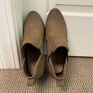 PIERRE DUMAS, ANKLE, FAUX LEATHER BOOTIES, NEW, WOMENS, SIZE 9